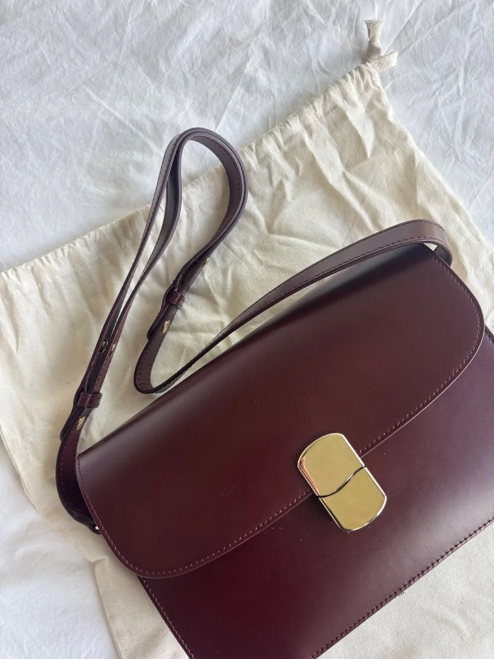 SOLD Like New Sézane Milo Classic Bag in Glossy Burgundy - Picture 6 of 14